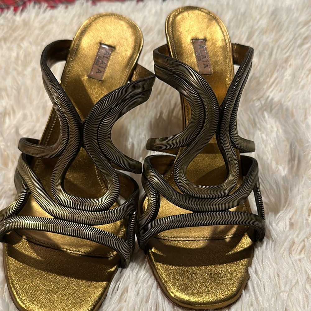 NEW WOT ALAIA GOLDEN SANDALS